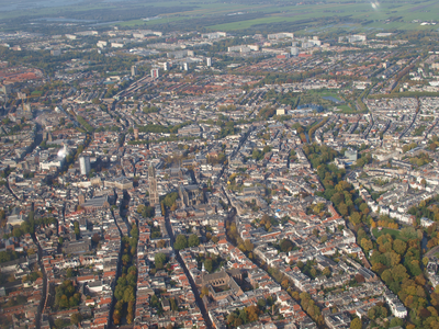 849878 Luchtfoto van het centrum van Utrecht, uit het zuiden.